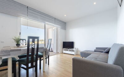 Rits 350.1: Propriété, Canapé, Meubles, Table, Bâtiment, Confort, Bois, Design Intérieur, Salon, Sol