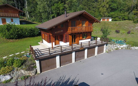 Escapade: Plante, Bâtiment, Propriété, Fenêtre, Arbre, Bois, Maison, Lot Terre, Biome, Pente