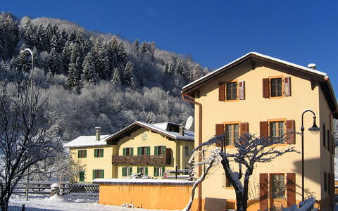Villa Roduit: Ciel, Bâtiment, Fenêtre, Propriété, Montagne, Neige, Monde, Nuage, Maison, Pente
