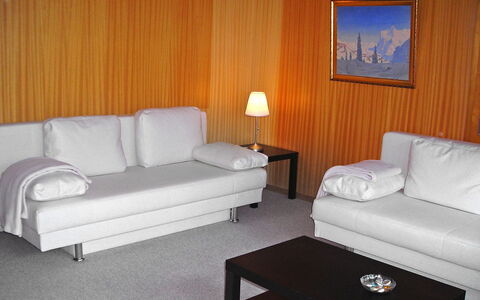 Grindelwald 255: Meubles, Table, Propriété, Canapé, Confort, Bois, Rectangle, Salon, Lampe, Design Intérieur