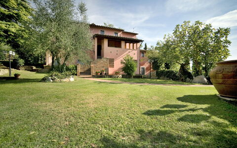 Le Rondini: Propriété, Maison, Herbe, Domicile, Pelouse, Lot Terre, Biens, Immobilier, Cour, Bâtiment