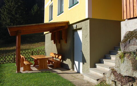 Krechen Alm: Plante, Bâtiment, Feuille, Fenêtre, Ombre, Extérieur Banc, Bois, Lot Terre, Mobilier De Jardin, Herbe
