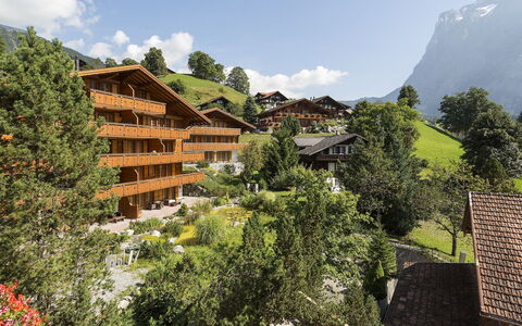 Grindelwald 260: Nuage, Ciel, Bâtiment, Montagne, Paysage Naturel, Plante, Arbre, Design Urbain, Bois, Montagnes Relief