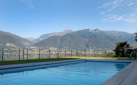 Top Lakeview: Piscine, Ciel, Bleu, Montagne, Propriété, Chaîne De Montagnes, L'Eau, Loisir, Immobilier, Lac