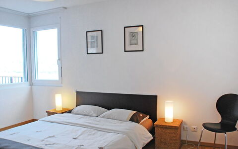 Top Lakeview: Chambre, Pièce, Meubles, Lit, Propriété, Sol, Design Intérieur, Mur, Cadre De Lit, Drap De Lit