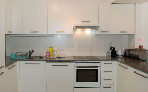 Top Lakeview: Evier, Cabinetry, Comptoir, Évier, Propriété, Robinet, Cuisinière, Appareil De Cuisine, Cuisine, Design Intérieur