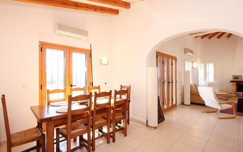 Grand Lusianna: Propriété, Pièce, Bâtiment, Maison, Design Intérieur, Immobilier, Meubles, Plafond, Salle À Manger, Table