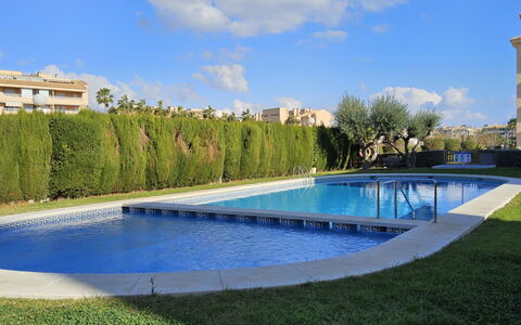 Celio i: Bleu, Piscine, Composite, Recours, Jardin, Aménagement Paysager, Ombre, Caractéristique De L'Eau, Pelouse, Hacienda