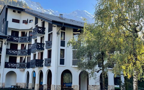 Chamonix 780: Ciel, Plante, Propriété, Bâtiment, Fenêtre, Arbre, Design Urbain, Façade, Zone Résidentielle, Immobilier