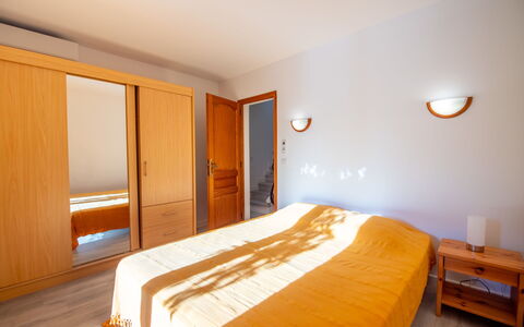 Le Cap: Meubles, Design Intérieur, Sol, Sol, Mur, Lit, Bois, Pièce, Chambre, Plafond