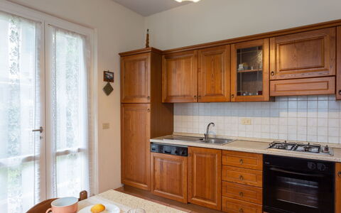 Antonia: Comptoir, Cabinetry, Pièce, Propriété, Meubles, Cuisine, Bâtiment, Design Intérieur, Maison, Sol