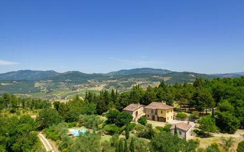 Cafaggio di Sopra: Ciel, Plante, Montagne, Communauté Des Plantes, Écorégion, Bleu Azur, Arbre, Paysage Naturel, Bâtiment, Lot Terre