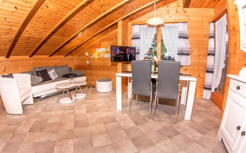 Kelly: Propriété, Pièce, Bâtiment, Immobilier, Grenier, Design Intérieur, Sol, Maison, Meubles, Chalet