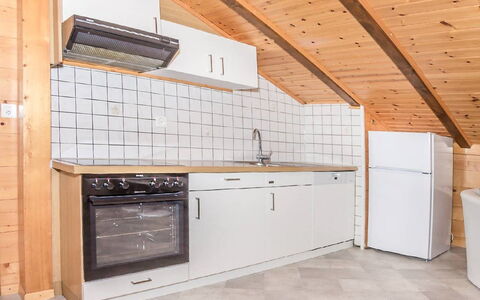 Kelly: Pièce, Propriété, Cuisine, Comptoir, Tuile, Bâtiment, Maison, Meubles, Cabinetry, Design Intérieur