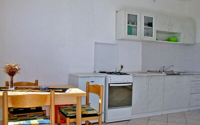 Natalija 200.2: Pièce, Cuisine, Propriété, Meubles, Cabinetry, Design Intérieur, Maison, Bâtiment, Comptoir, Cuisinière