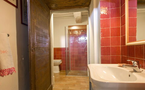 Bulleri: Propriété, Robinet, Évier, Luminaire Plomberie, Salle De Bains, Lavabo, Bois, Sol, Sol