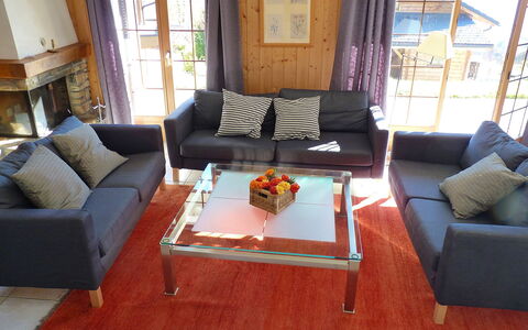 Arche: Salon, Meubles, Canapé, Pièce, Table Basse, Propriété, Design Intérieur, Table, Canapé-Lit, Maison