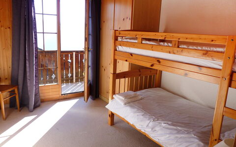 Arche: Lit, Meubles, Pièce, Chambre, Cadre De Lit, Lit Superposé, Propriété, Hôtel, Maison, Sol