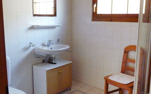 Arche: Salle De Bains, Pièce, Propriété, Meubles, Accessoire Salle De Bain, Évier, Armoire De Toilette, Tuile, Bâtiment, Sol