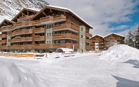Zermatt 470: Neige, L'Hiver, Propriété, Maison, Bâtiment, Géologique Phénomène, Montagne, Domicile, Architecture, Immobilier