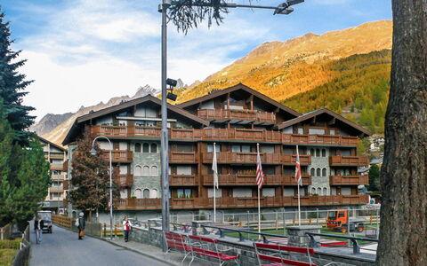Zermatt 470: Ville, Bâtiment, Arbre, Maison, Ciel, Architecture, Montagne, Toit, Immobilier, Domicile