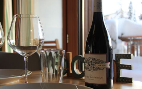 Villars 175: Drinkware, Vaisselle, Bouteille, Verres À Pied, Bar, Du Vin, Boisson, Boisson Alcoolisée, Bouteille En Verre, Verre De Vin