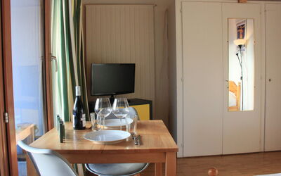 La Bercière 7 175.4: Meubles, Table, Propriété, Confort, Bois, Design Intérieur, Sol, Salon, Bâtiment, Bureau