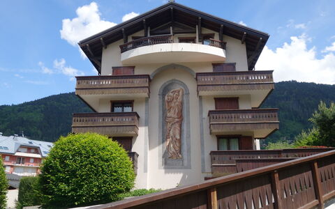 Saint Gervais 475: Nuage, Ciel, Propriété, Architecture, Bâtiment, Arbre, Plante, Immobilier, Façade, Bois