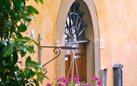 Santo Agostino: Fleur, Cambre, Plante, Fenêtre, Architecture, Arbre, Bâtiment, Porte, Maison, Façade