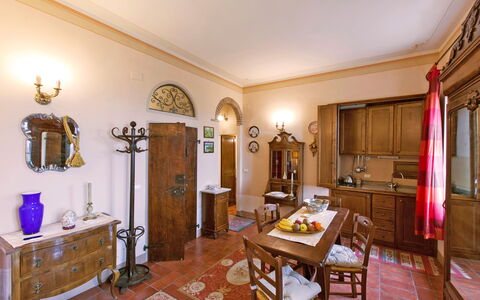 Santo Agostino: Pièce, Propriété, Bâtiment, Design Intérieur, Meubles, Plafond, Immobilier, Jaune, Maison, Suite