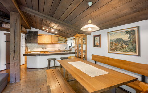 Schraudoplh: Meubles, Propriété, Table, Bois, Bâtiment, Design Intérieur, Éclairage, Sol, Sol, Dur