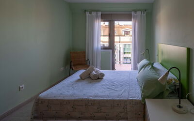Edificio Bahia Ii: Bâtiment, Fenêtre, Confort, Bois, Ombre, Cadre De Lit, Design Intérieur, Sol, Mur