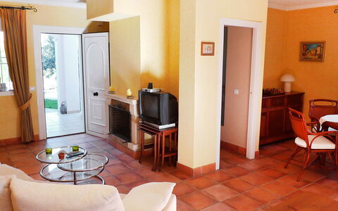 Bella Tierra: Pièce, Propriété, Meubles, Bâtiment, Salon, Design Intérieur, Maison, Sol, Immobilier, Suite