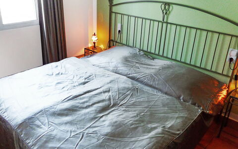 Bella Tierra: Chambre, Drap De Lit, Lit, Literie, Meubles, Propriété, Cadre De Lit, Pièce, Sol, Matelas
