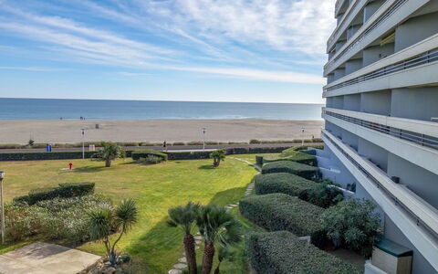 Canet-Plage 310: Nuage, Plante, Ciel, L'Eau, Bleu Azur, Bâtiment, Cotiers Et Relief Océaniques, Design Urbain, Condominium, Herbe