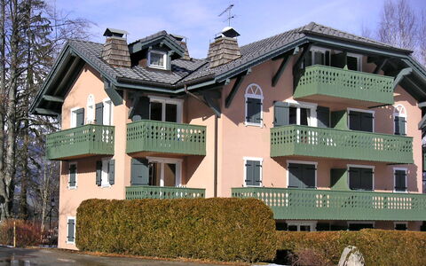 Saint Gervais 181: Ciel, Plante, Bâtiment, Propriété, Fenêtre, Nuage, Arbre, Maison, Chalet, Siding