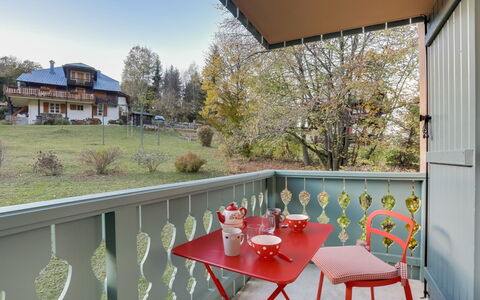Saint Gervais 181: Plante, Table, Ciel, Propriété, Meubles, Fenêtre, Bâtiment, Chaise, Arbre, Architecture