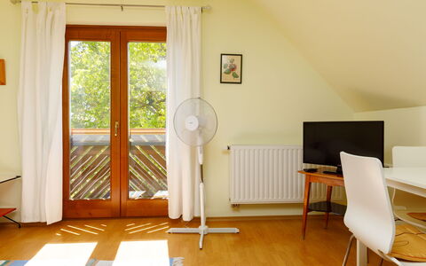 Nadori 1: Meubles, Propriété, Bâtiment, Bois, Fenêtre, Sol, Salon, Confort, Design Intérieur, Sol