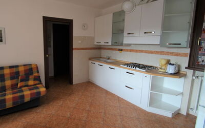 La Canonica 200.2: Cabinetry, Comptoir, Appareil De Cuisine, Bois, Cuisinière, Bâtiment, Sol, Sol, Cuisine, Dur