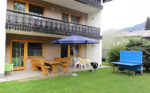 Ferienhaus Kofler: Propriété, Maison, Bâtiment, Immobilier, Villa, Arrière-Cour, Pièce, Herbe, Patio, Chalet
