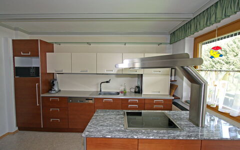 Ferienhaus Kofler: Comptoir, Pièce, Propriété, Cabinetry, Cuisine, Meubles, Bâtiment, Maison, Design Intérieur, Sol