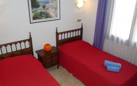 El Paradiso: Meubles, Lit, Pièce, Chambre, Propriété, Drap De Lit, Cadre De Lit, Sol, Design Intérieur, Matelas