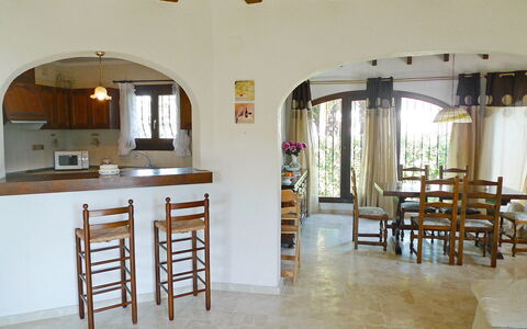 El Paradiso: Pièce, Bâtiment, Propriété, Sol, Meubles, Plafond, Design Intérieur, Maison, Table, Sol