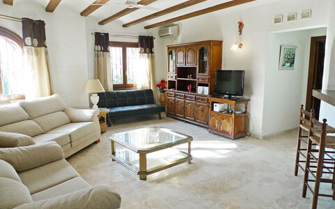 El Paradiso: Salon, Pièce, Propriété, Meubles, Design Intérieur, Bâtiment, Sol, Plafond, Maison, Table