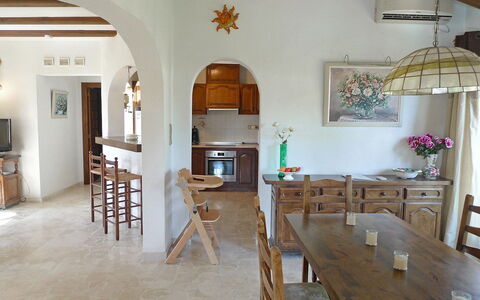 El Paradiso: Pièce, Meubles, Bâtiment, Propriété, Design Intérieur, Sol, Salle À Manger, Plafond, Table, Maison