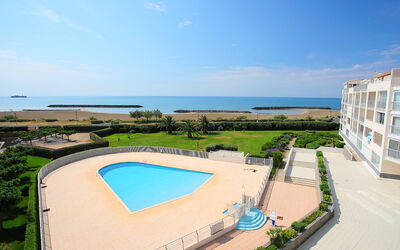 Cap D'Agde 280: L'Eau, Ciel, Nuage, Plante, Bâtiment, Ombre, Piscine, Lot Terre, Design Urbain, Loisir