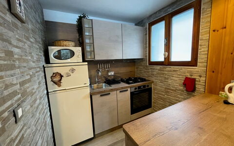 Maison Novel: Cabinetry, Comptoir, Robinet, Evier, Évier, Meubles, Luminaire Plomberie, Cuisine, Bois, Cuisinière