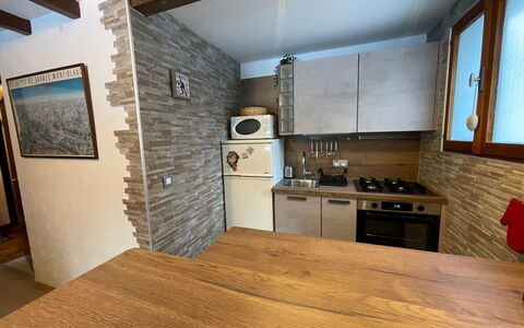 Maison Novel: Cabinetry, Comptoir, Évier, Propriété, Evier, Meubles, Robinet, Bois, Luminaire Plomberie, Design Intérieur