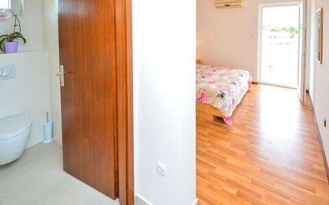 Tramontana: Pièce, Propriété, Sol, Meubles, Immobilier, Maison, Bâtiment, Porte, Dur, Design Intérieur
