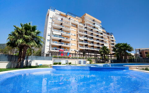Calpe Calp 907: Bâtiment, Ciel, L'Eau, Plante, Jour, Propriété, Piscine, Arbre, Bleu, Bleu Azur